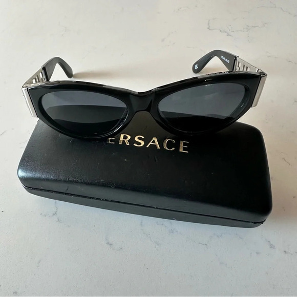Gianni Versace Sunglasses 1996 Vintage Black Silver Medusa - Picture 3 of 5